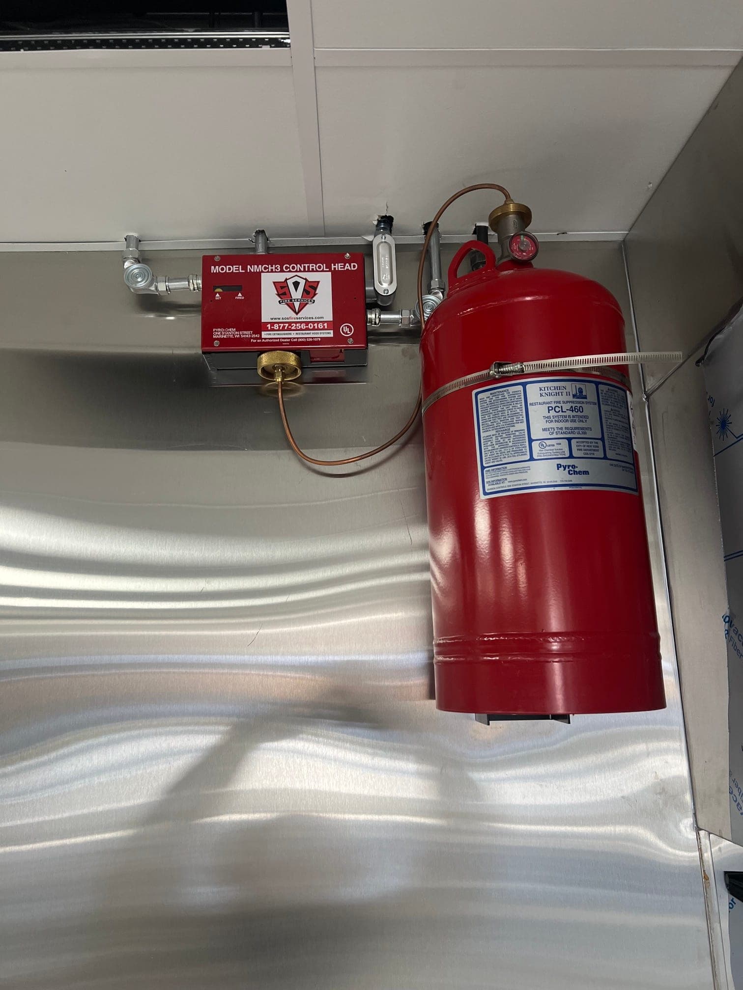 Close view of the Pyro-Chem NMCH3 control head linked to the PCL-460 cylinder by copper tubing
