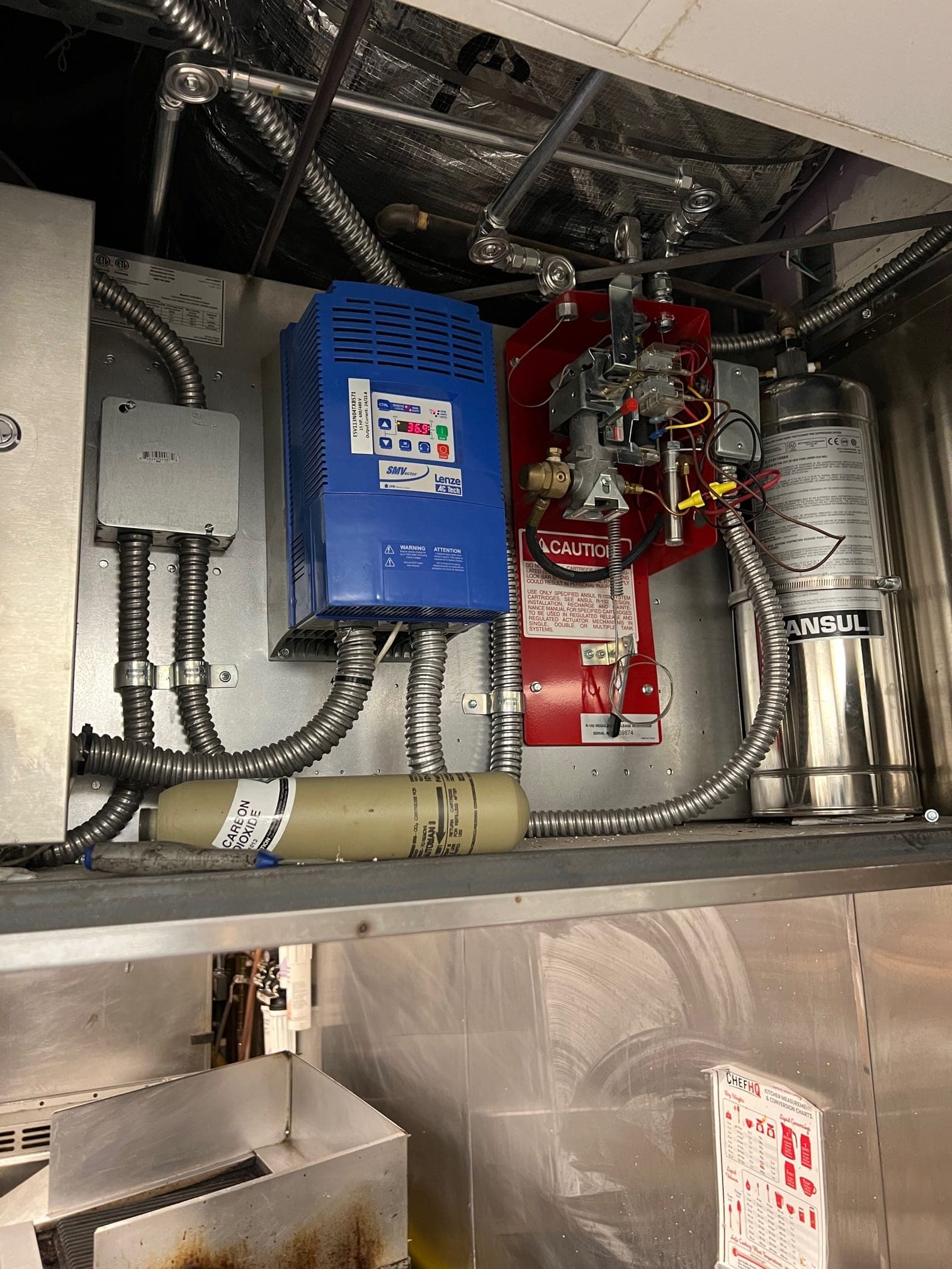 Ansul cylinder, AUTOMAN release, expellant cartridge and fan drive in the cabinet above the line