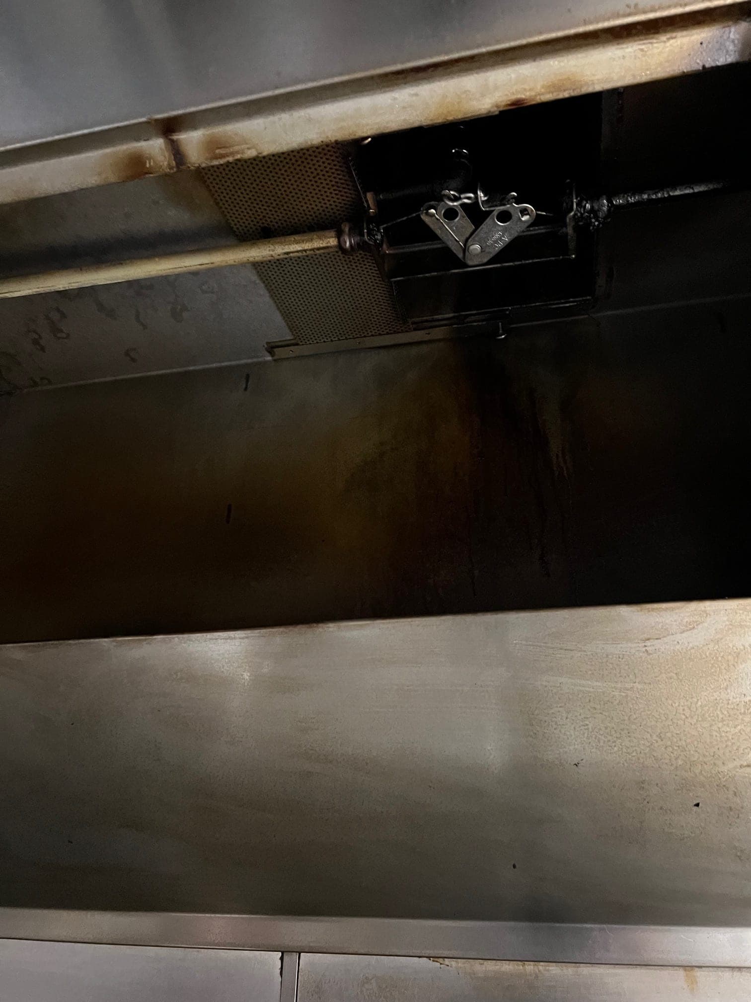 Detection line bracket with a new fusible link mounted at the top of a hood